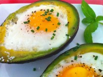 Avocado egg bake